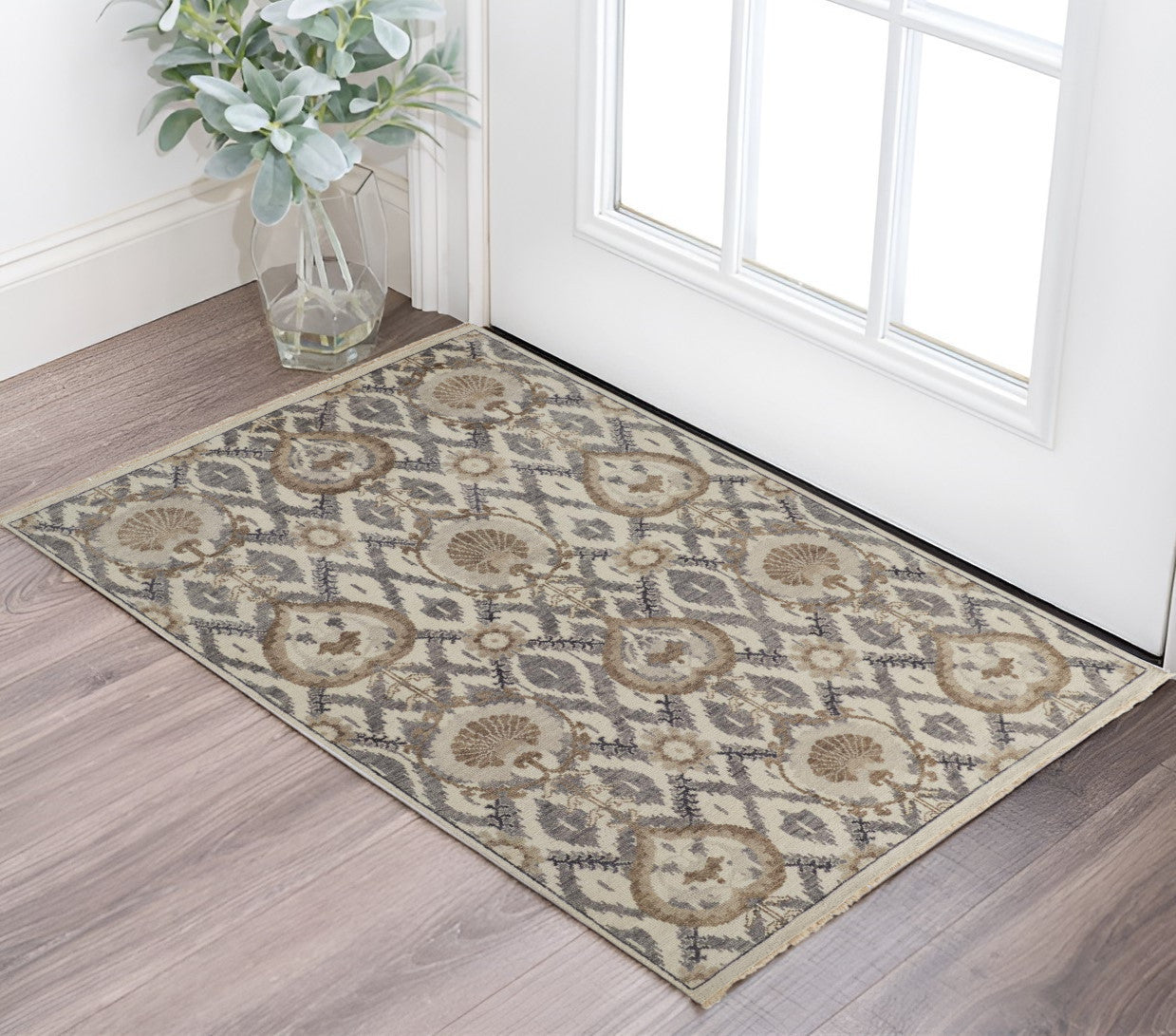 4' X 6' Gray and Ivory Wool Floral Hand Knotted Area Rug