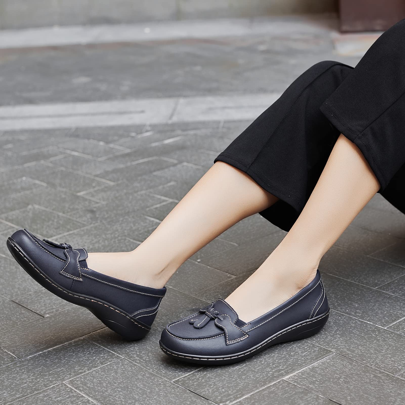 Artisure Women's Classic Comfort Leather Loafers Casual Slip-Ons Stylish Tassel Dress Shoes Cute Work Office Flats Everyday Walking Shoes