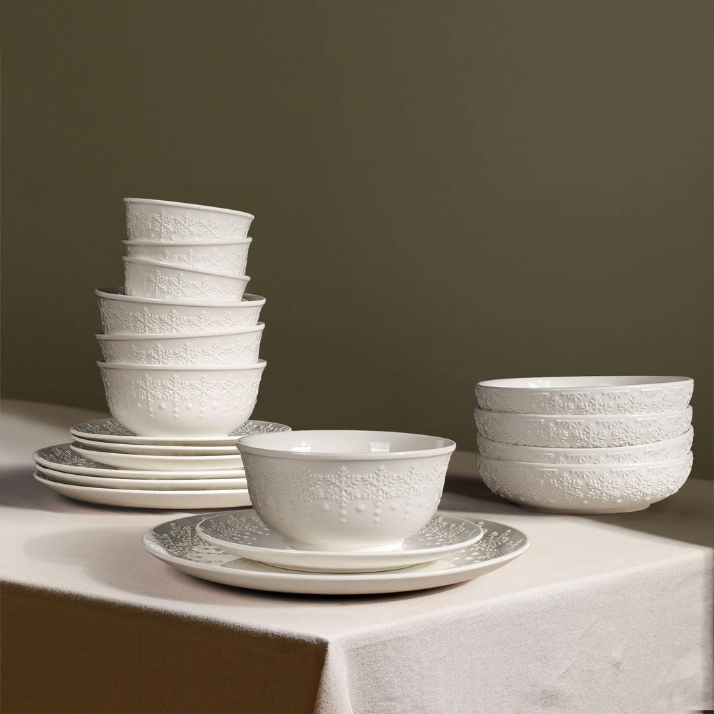 Large Salad Bowls Set of 4, 60oz White Serving Bowls Deep Deep Embossed Ceramic Mixing Bowl for Soup Kitchen, Eating, Ramen, Pasta, Dishwasher & Microwave Safe 8 inch (Multiple Patterns)