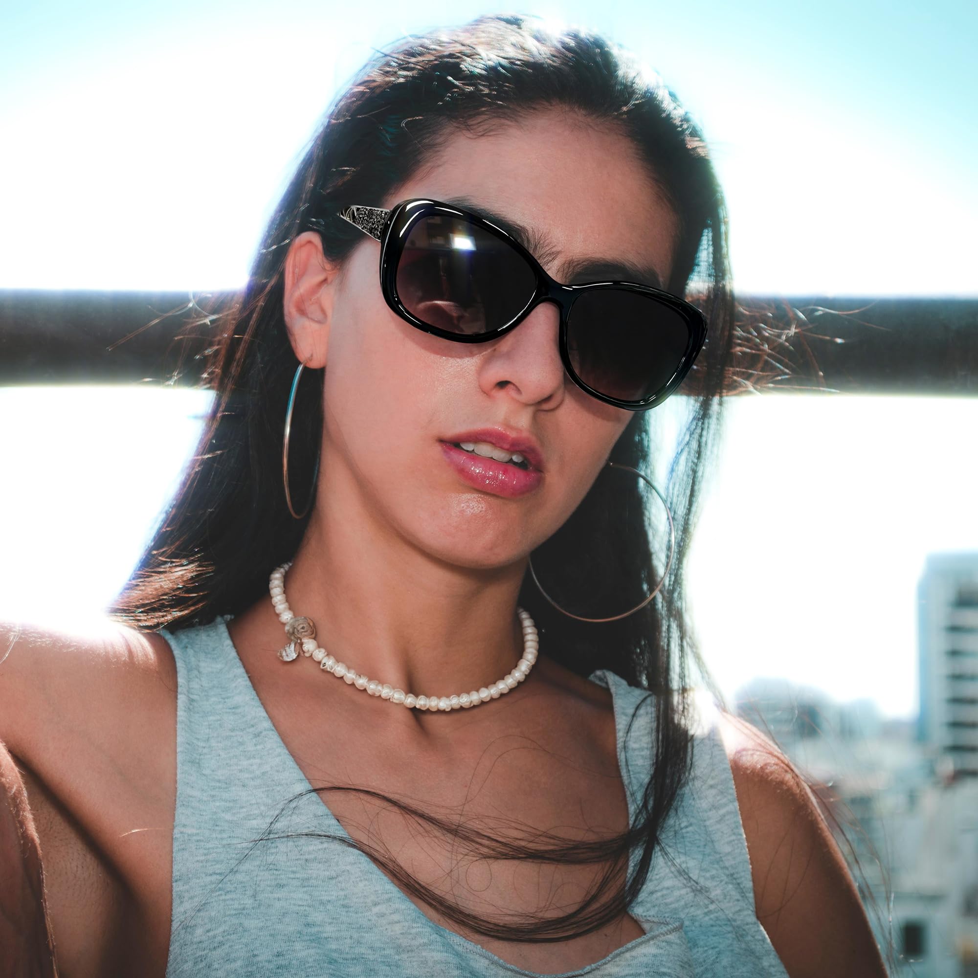 FEISEDY Polarized Women Sunglasses Retro Shades Photochromic Lens Sparkling Crystal Sunglasses UV400 Protection B0144