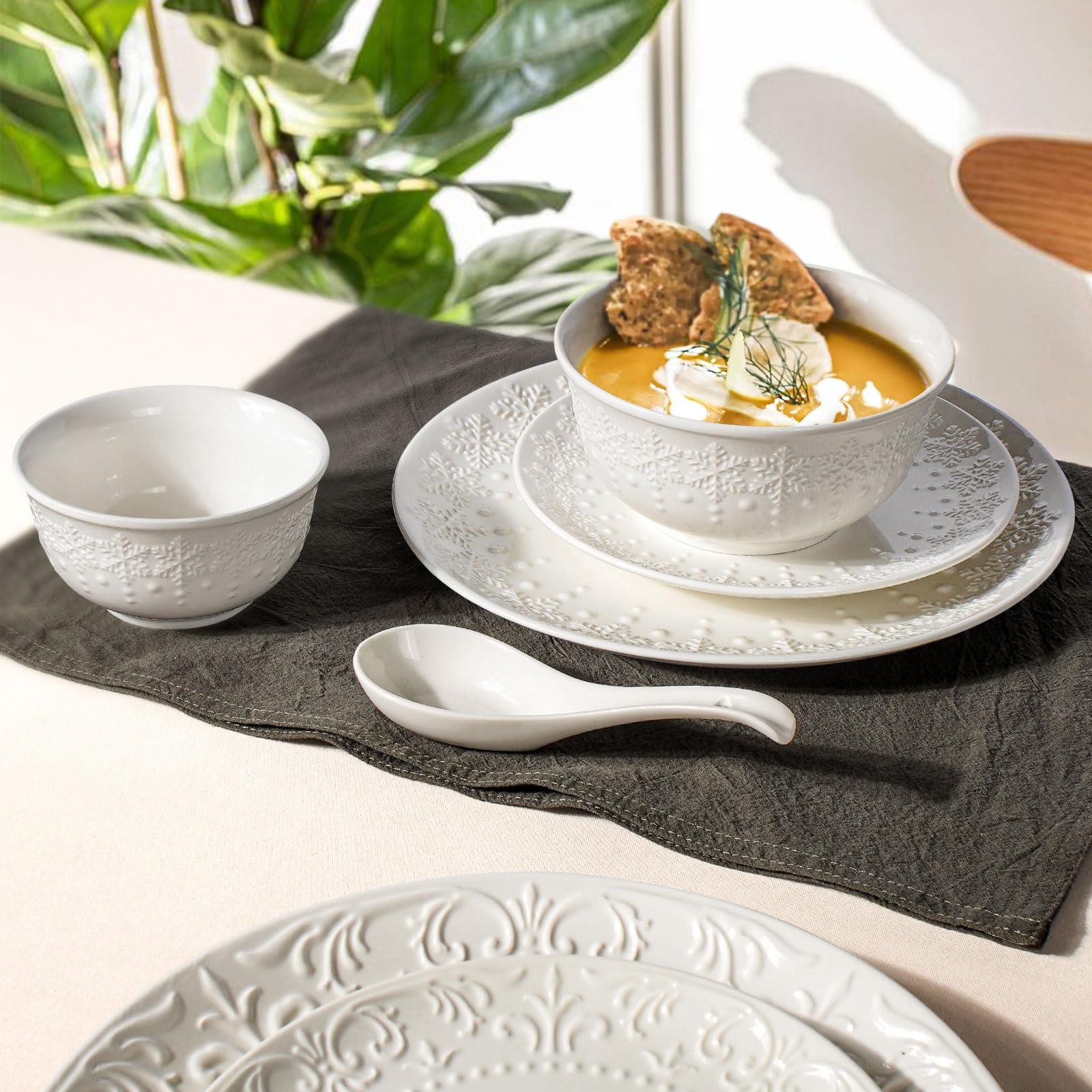 Large Salad Bowls Set of 4, 60oz White Serving Bowls Deep Deep Embossed Ceramic Mixing Bowl for Soup Kitchen, Eating, Ramen, Pasta, Dishwasher & Microwave Safe 8 inch (Multiple Patterns)